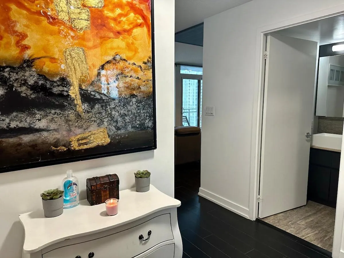 Luxury Lakeview 2Bdrms & 2Baths With Parking Toronto Apartment