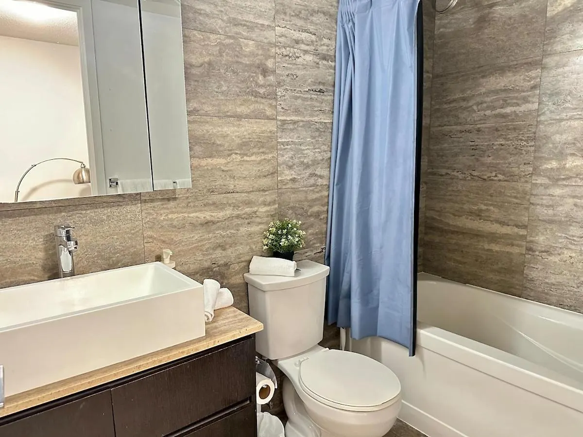 Luxury Lakeview 2Bdrms & 2Baths With Parking Toronto Apartment