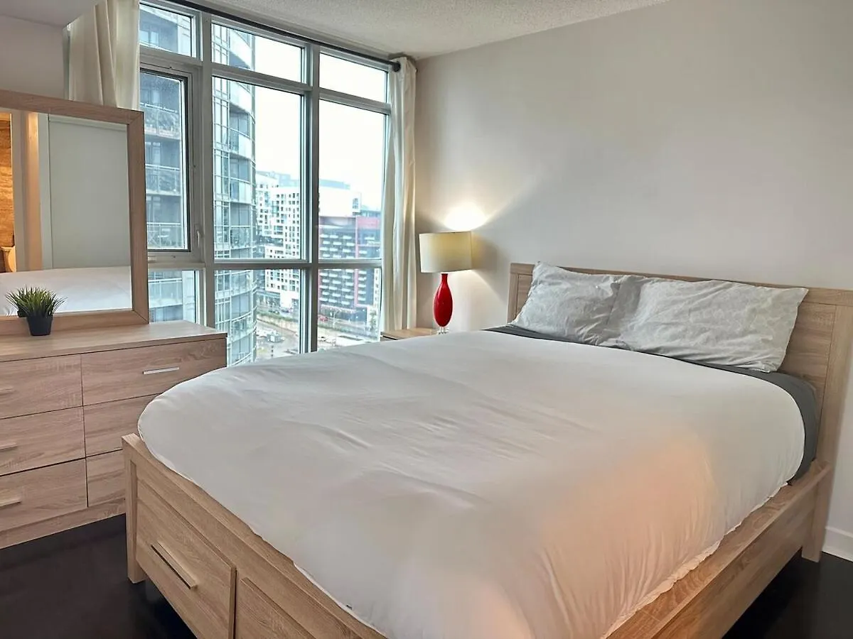 Apartment Luxury Lakeview 2Bdrms & 2Baths With Parking Toronto