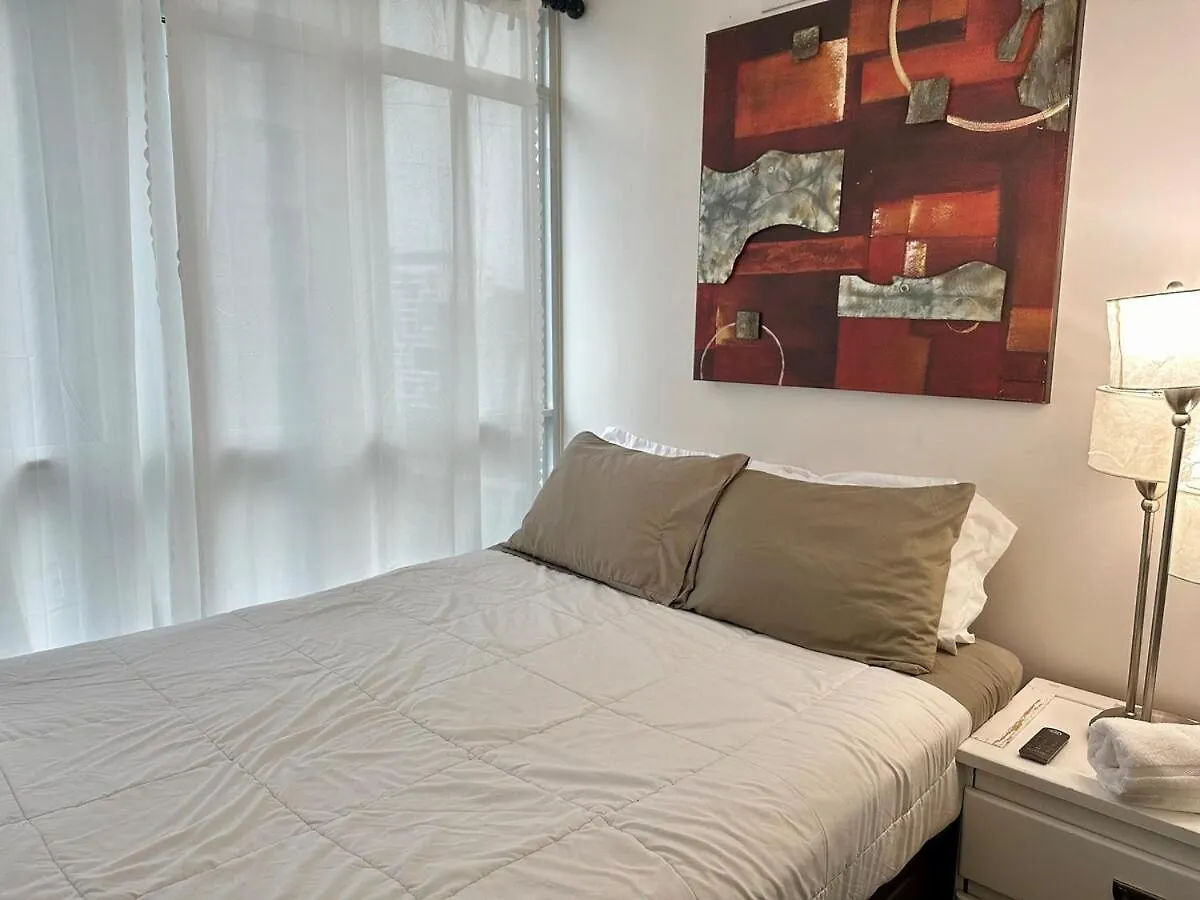 Luxury Lakeview 2Bdrms & 2Baths With Parking Toronto Apartment